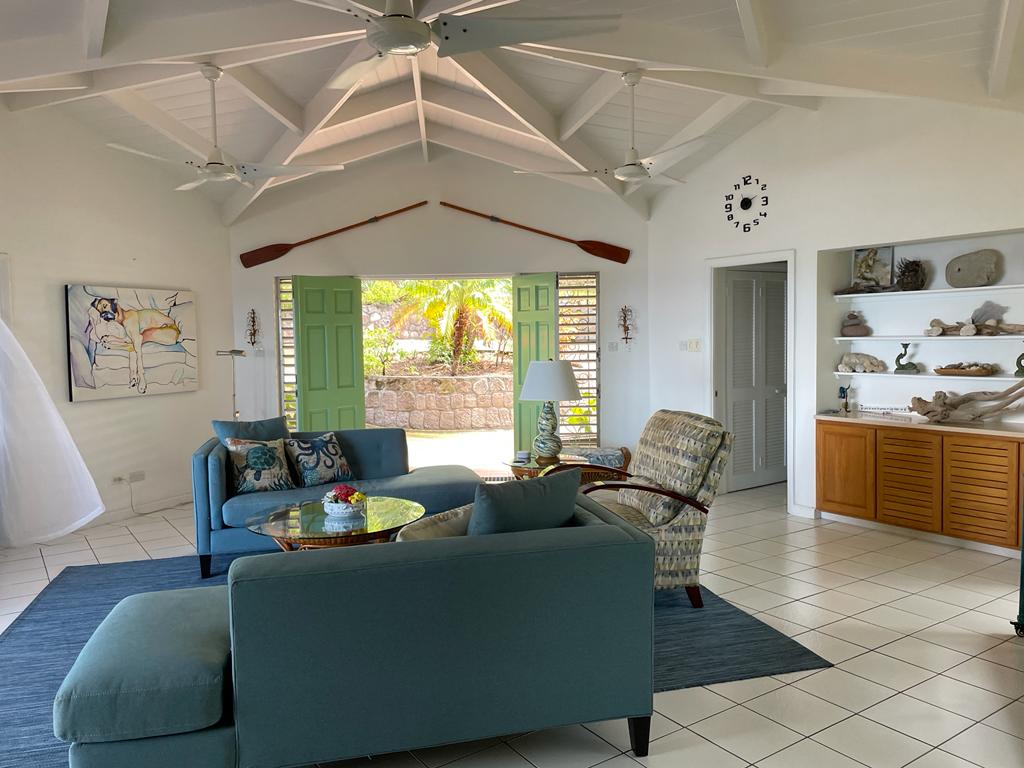 Lookout villa pool views